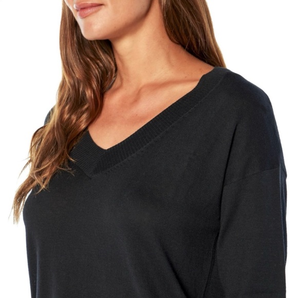 Gap Relaxed Fit Lightweight V-Neck Sweater - Picture 4 of 5